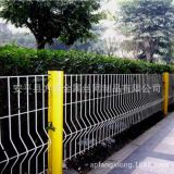 生產(chǎn)供應(yīng)高速公路護(hù)欄網(wǎng) 小區(qū)球場(chǎng)隔離桃型柱護(hù)欄網(wǎng)廠家直銷定制