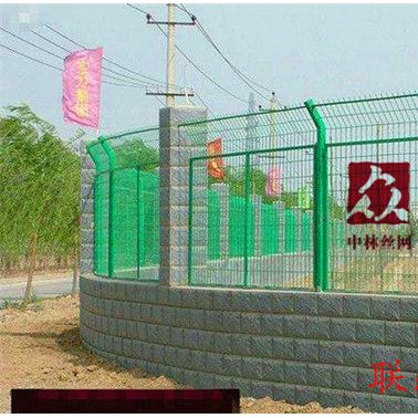 山地圈地防護(hù)框架護(hù)欄網(wǎng)農(nóng)村養(yǎng)殖圈地防護(hù)網(wǎng)高速公路安全圍邊防護(hù)網(wǎng)