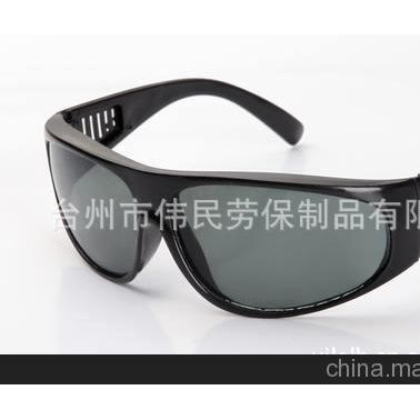 勞保用品 廠家直銷 供應(yīng)高品質(zhì)各式防護鏡黑架色鏡209B