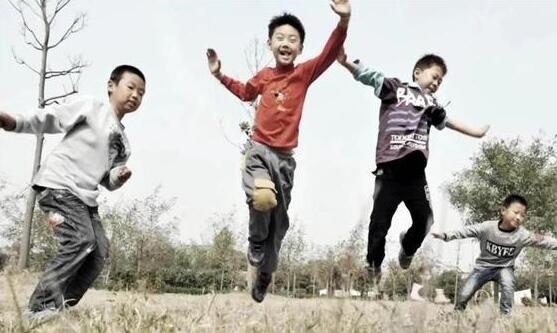 家庭作業(yè)沒有了，輔導(dǎo)班也取消了，我們家長該在哪方面發(fā)力呢？