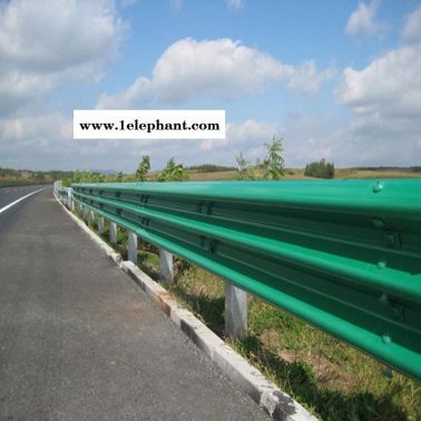 鄉(xiāng)村公路波形護(hù)欄板   批發(fā)熱鍍鋅 河北廠家銷售安裝