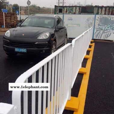 惠州市政護(hù)欄生產(chǎn)廠家 粵港澳大彎區(qū)道路改造 公路中間護(hù)欄安裝