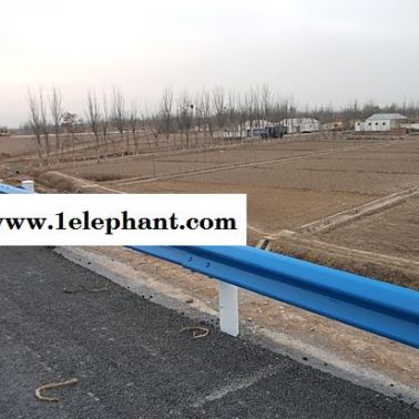 公路波形梁護(hù)欄板批量價(jià)格，國標(biāo)熱鍍鋅護(hù)欄A-4E