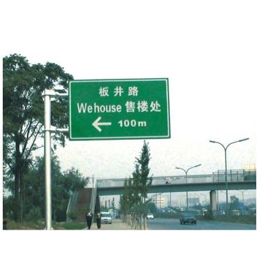 監(jiān)控桿造價標志牌立桿