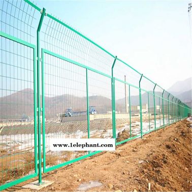 安平高速公路隔離柵廠家供應道路兩側隔離網(wǎng)公路用圍欄網(wǎng)