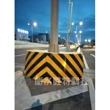 防撞墩設(shè)施，高速公路橋墩防撞設(shè)施