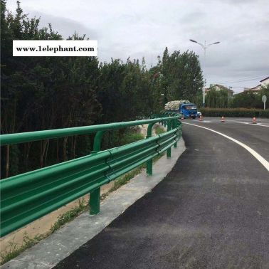 公路波形護(hù)欄板 三波防撞護(hù)欄 波形梁鋼護(hù)欄 波形護(hù)欄安裝