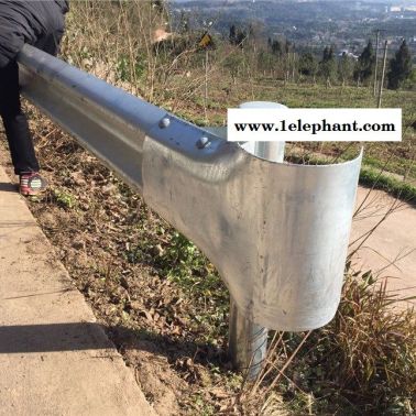 安陽波形梁護(hù)欄板 ，雙波護(hù)欄三波護(hù)欄 高速公路防撞護(hù)欄廠家直銷