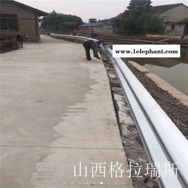 山西太原波形梁護(hù)欄 鄉(xiāng)村公路護(hù)欄板廠家