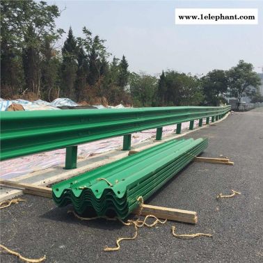 銅川鄉(xiāng)村公路護(hù)欄a級b級c級波形護(hù)欄景區(qū)防撞護(hù)欄