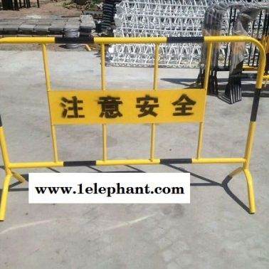 濟(jì)源鐵馬防護(hù)欄價(jià)格，濟(jì)源臨時(shí)移動(dòng)鐵馬護(hù)欄廠家批發(fā)