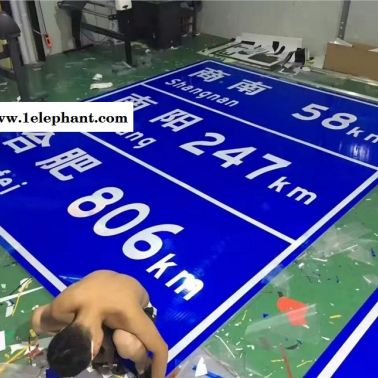 西安交通警示牌，西安反光標(biāo)牌，道路交通設(shè)施指示牌加工廠找陽(yáng)光西安標(biāo)牌廠
