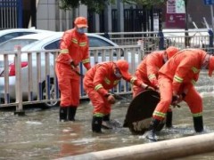 守望“湘”“豫”：跨區(qū)域消防救援力量堅守大堤排澇